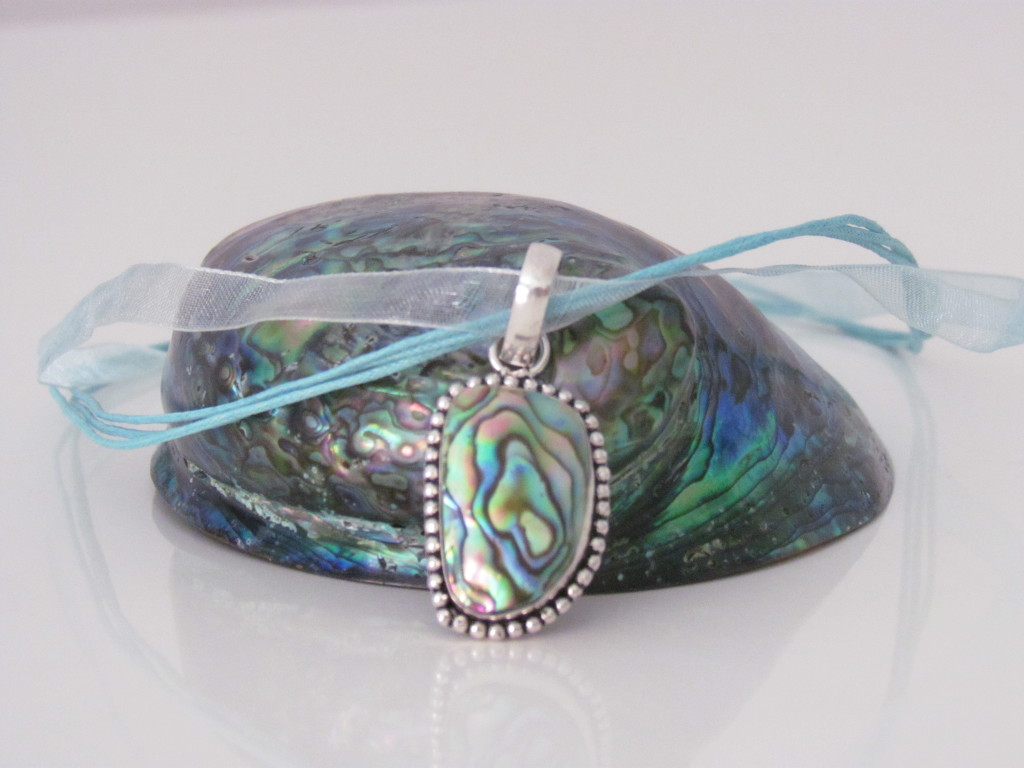 Organza necklace with abalone shell  14 www.portugalarts.com